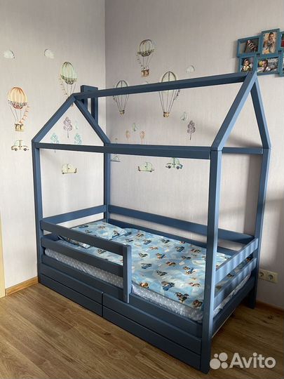 Кровать домик с крышей