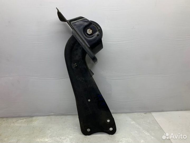 Рычаг подвески задний левый Volkswagen Jetta 6 2.0