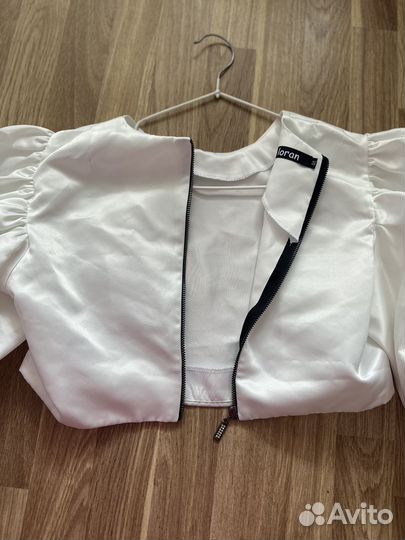 Белая блузка рубашка укороченная