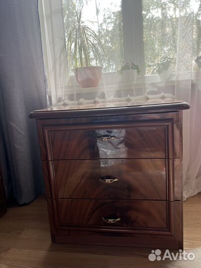 Тумба прикроватная