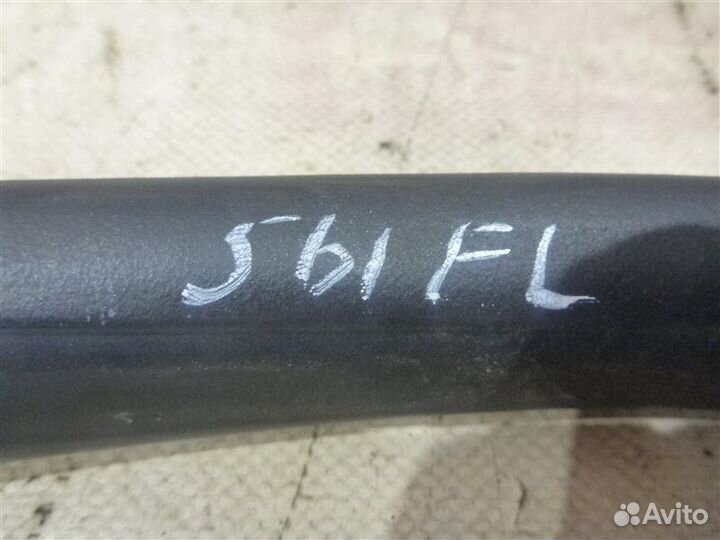 Уплотнительная резинка стекла передняя левая