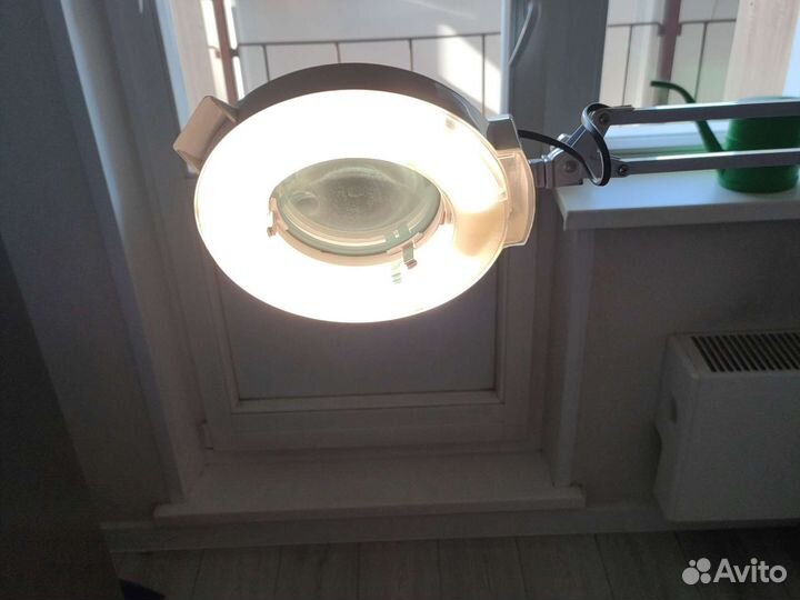 Лампа лупа для косметолога