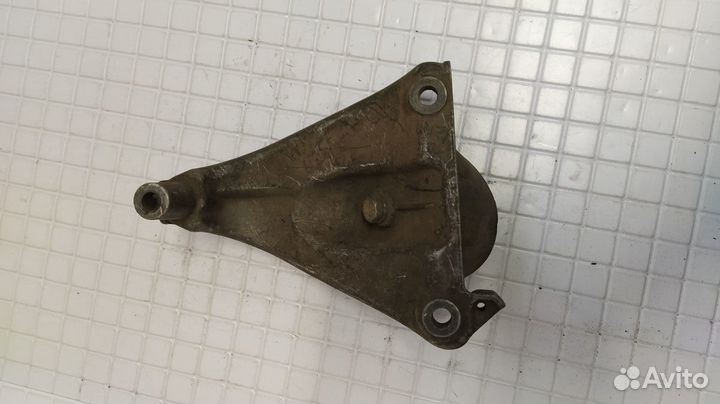 Кронштейн двигателя правый Audi A8 D2