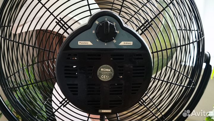 Напольный планетарный вентилятор Bork