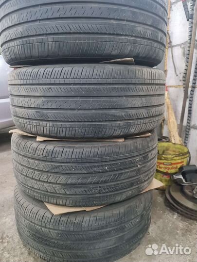 Goodyear Eagle Touring 235/40 R19