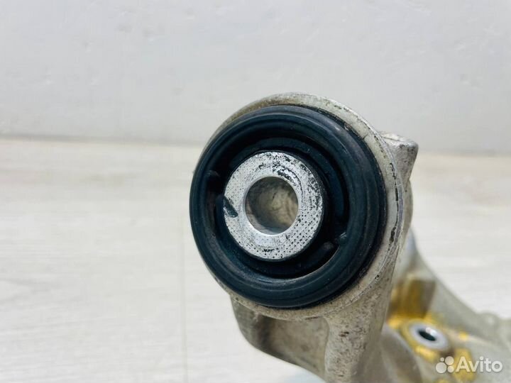 Кулак задний правый Honda Civic 4D