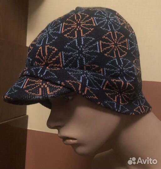 Шапка с козырьком