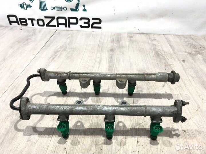 Рампа топливная с форсунками Hyundai Tucson JM