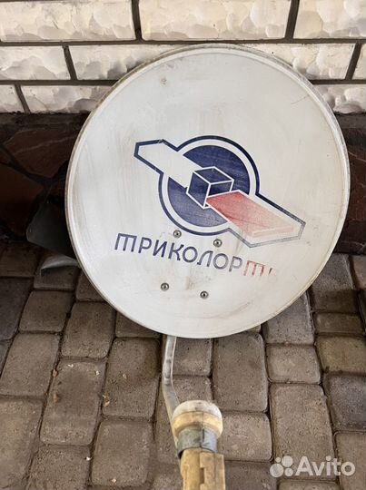 Антенна с креплениями