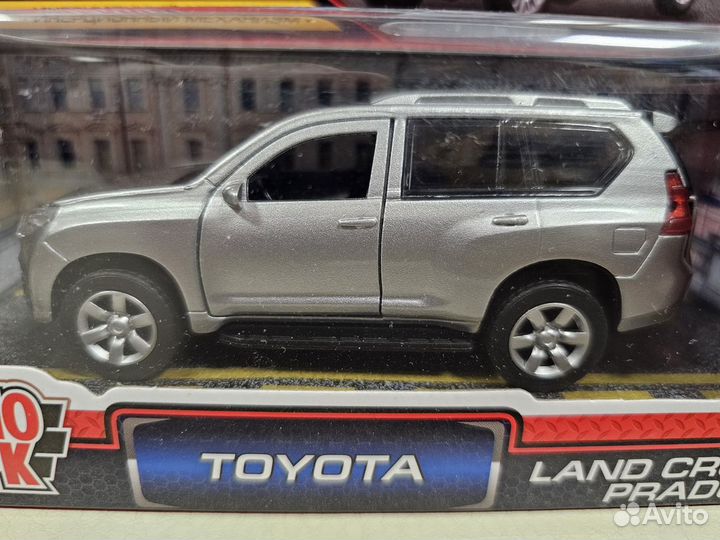 Модель машинки Toyota Land Cruiser Prado 1:43