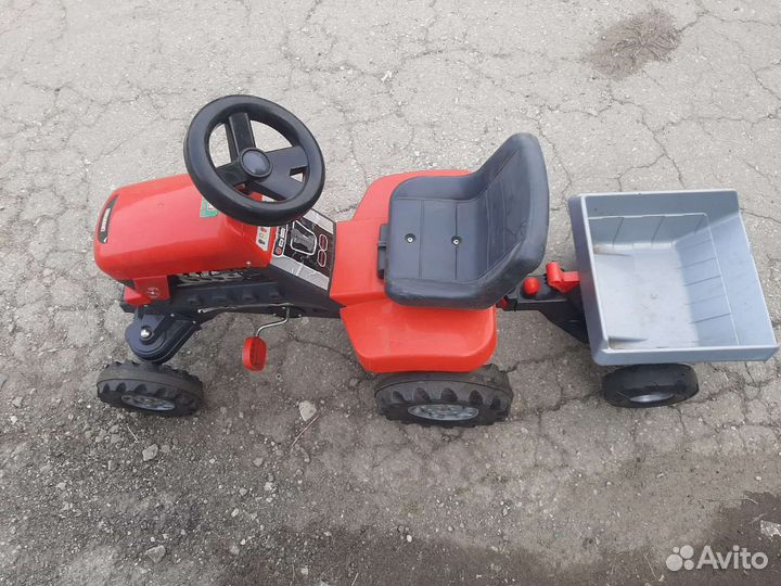 Трактор с педалями и прицепом