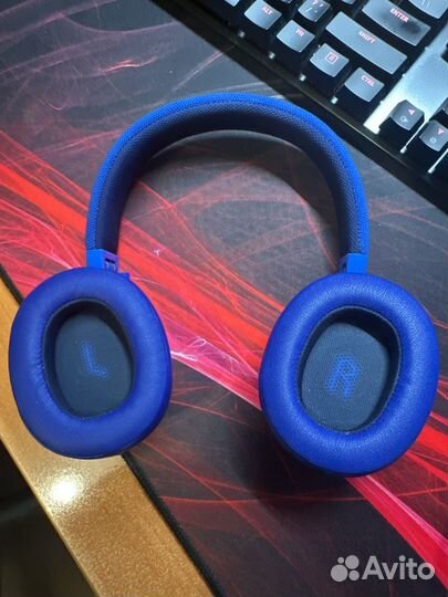 Беспроводные наушники jbl e series