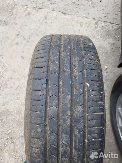 Continental ContiPremiumContact 5 215/55 R17 94V