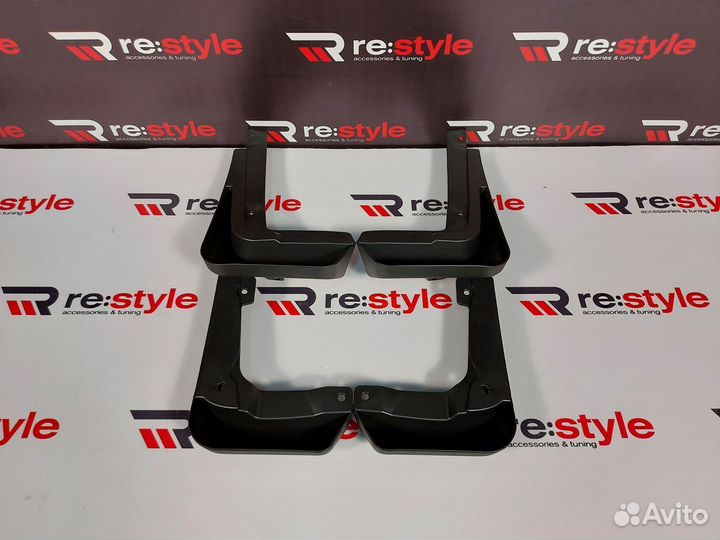 Брызговики Honda Vezel 1м 13-18г Черные