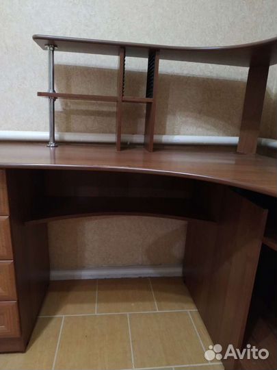 Компьютерный стол / ученический стол