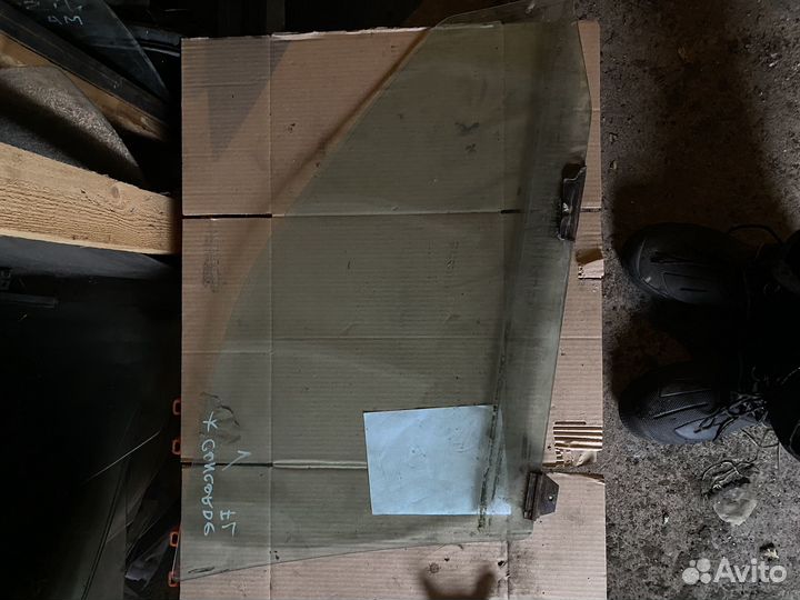 Стекло переднее левое Chrysler Concorde 1