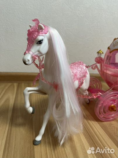 Карета с лошадью