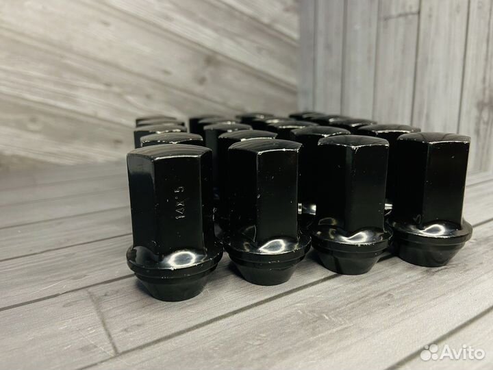 Чёрный колёсные гайки на jeep