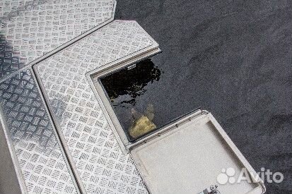 Voyager 800 cabin inboard с дт мотором Volvo 225