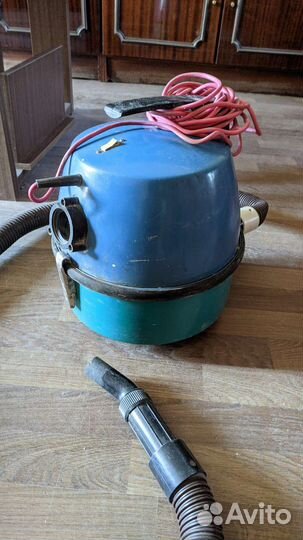 Пылесос Вихрь 8а + щетки