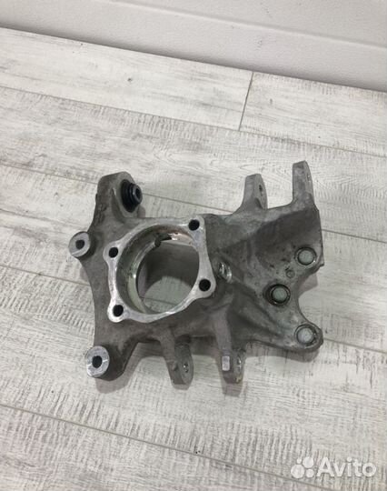 Кулак задний левый Hyundai Santa fe 4