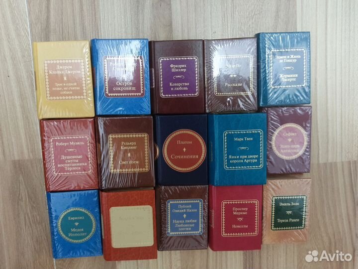 Книги в миниатюре