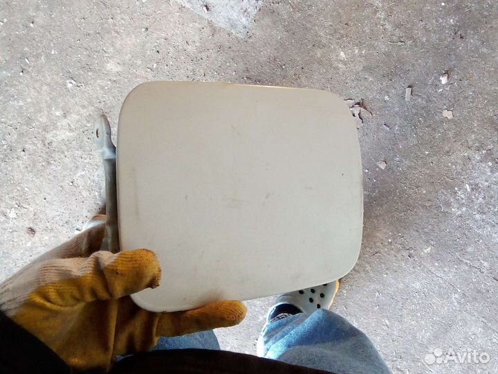 Лючок бензобака Toyota Mark 2