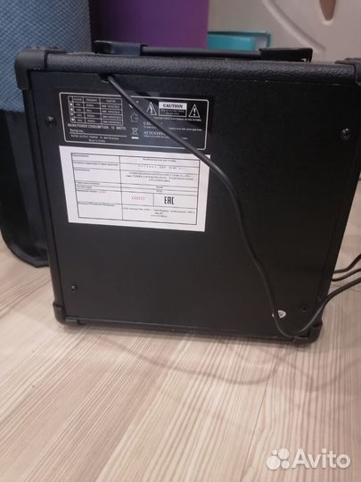 Электрогитара с комбоусилителем