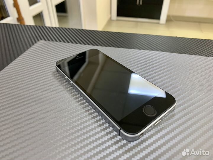 Телефон iPhone 5se 64gb Отличное состояние