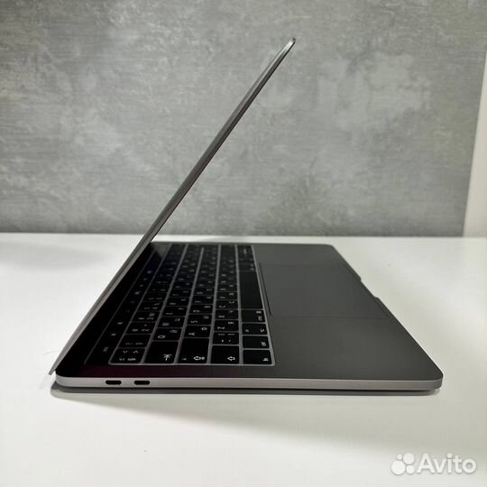 Apple MacBook Pro 13 touch bar