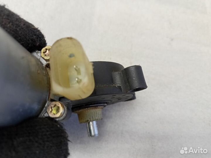 Моторчик переднего правого стеклоподъемника