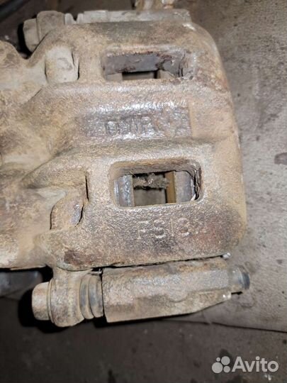 Суппорт передний задний Mitsubishi Pajero 3 V75W