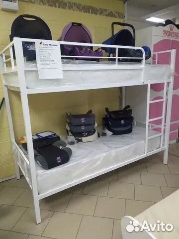 Двухъярусная кровать с лестницей