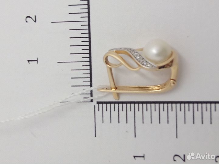 Золотые серьги с камнем