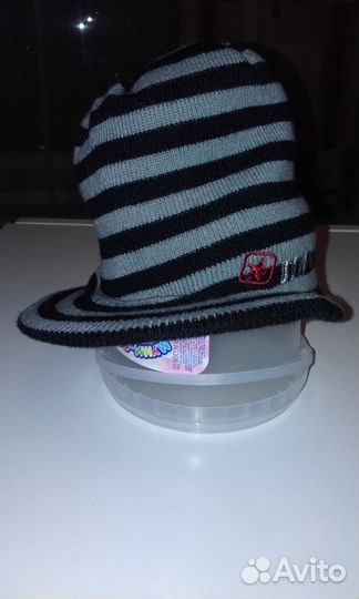Новая двухсторонняя шапка с козырьком, 52р