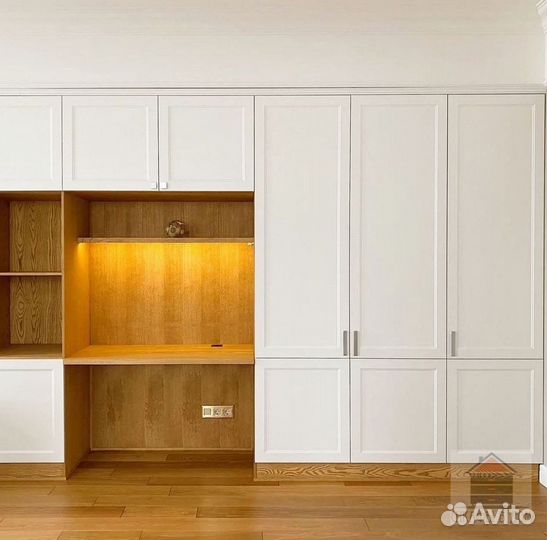 Книжный шкаф