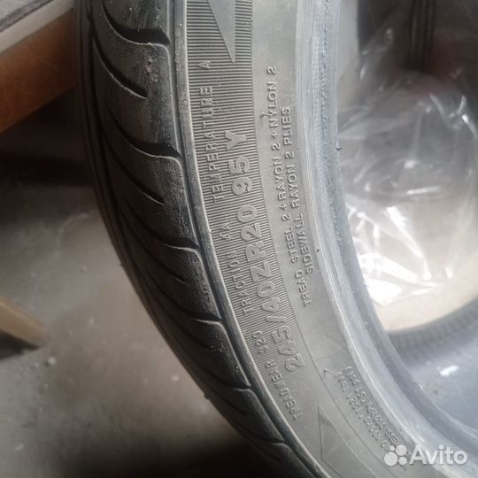 Kumho 792 245/40 R20