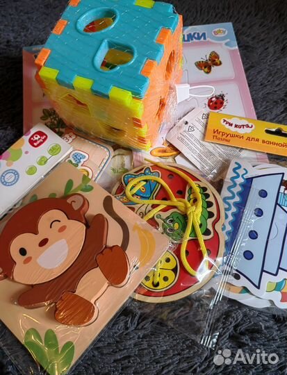 Развивающие игрушки и пазлы для малышей пакетом