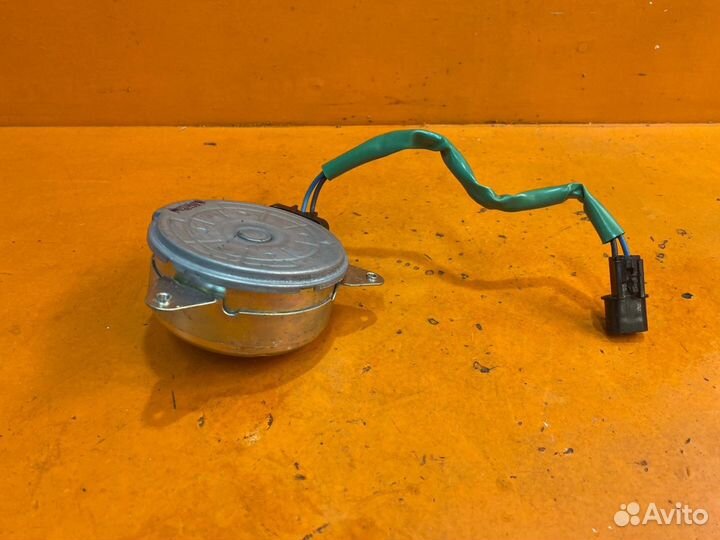 Мотор вентилятора правый Mitsubishi Outlander 3