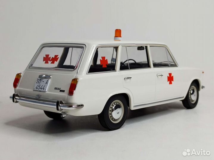 Seat 124 (2102) Ambulance 1:18