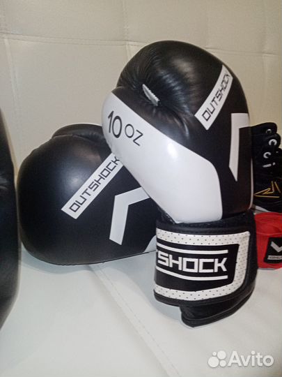 Шлем и перчатки для бокса