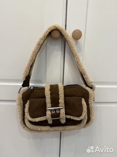 Сумка с мехом ASOS