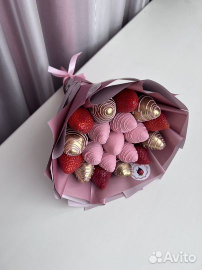 Съедобные букеты клубника в шоколаде