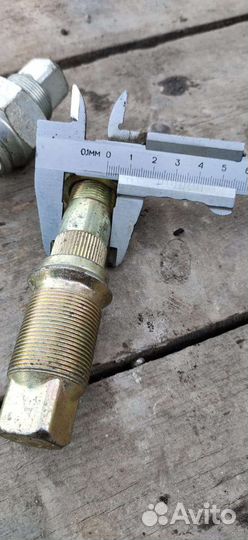 Шпильки, футорки, гайки