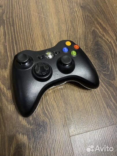 Xbox 360 E не прошитый с кинектом и джойстиком