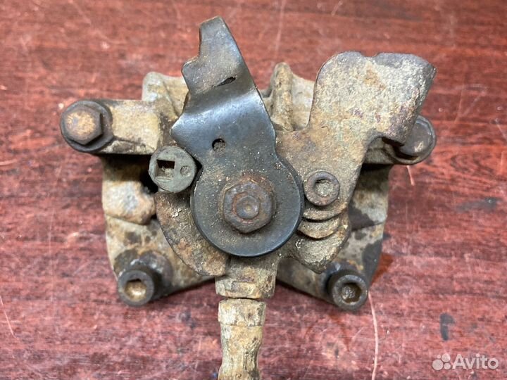 Задний правый суппорт ауди 80 б4