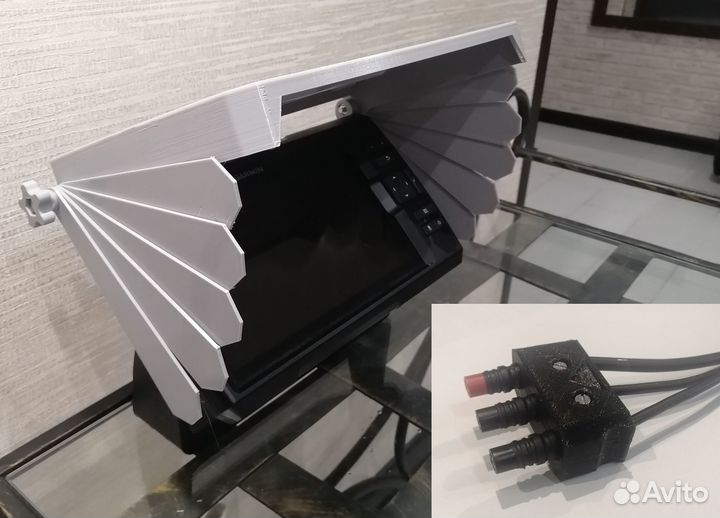 Крышка козырек Garmin Striker 7 sv фиксатор кабеля