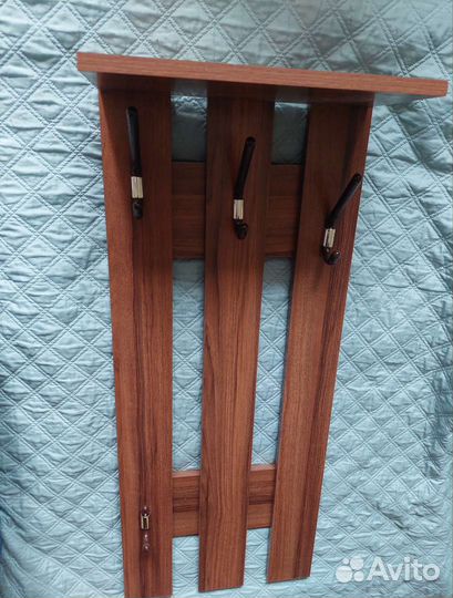 Вешалка с полкой