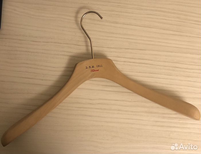 Брендовые плечики вешалки