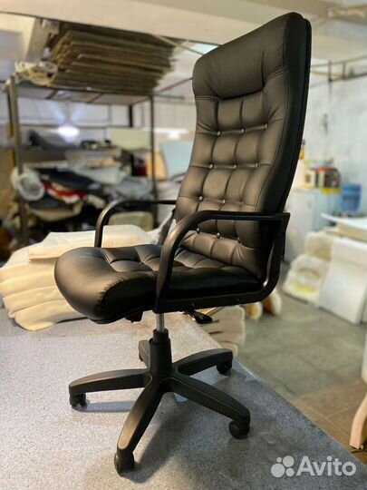 Офисное компьютерное кресло